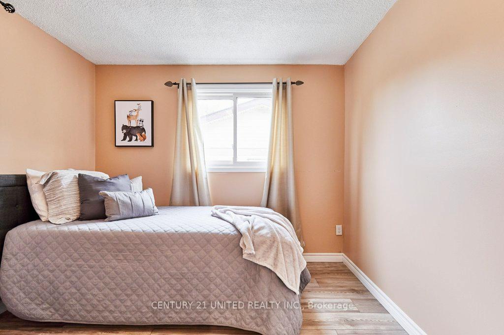 Photo 35 of 273 Belfast Court, Oshawa, Vanier — HOMEH