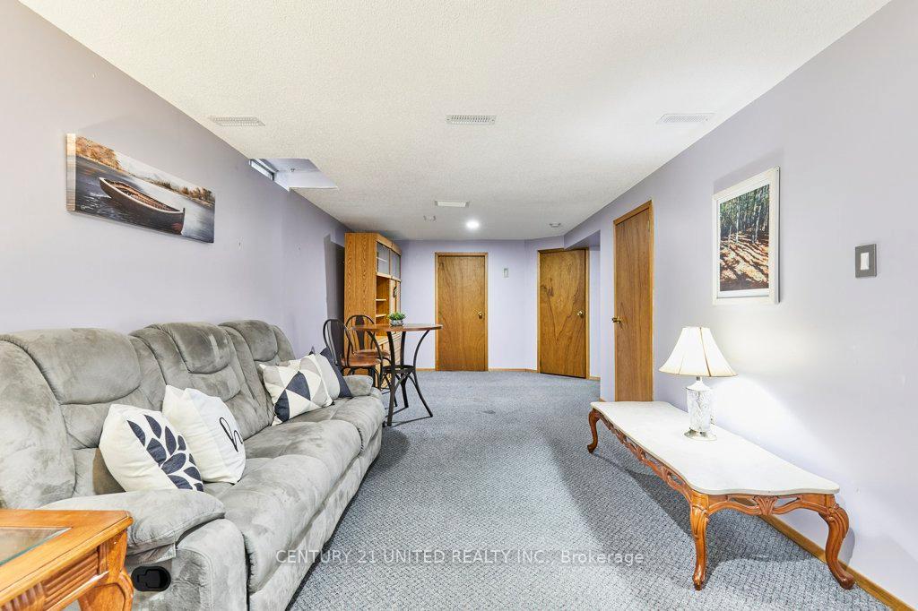 Photo 42 of 273 Belfast Court, Oshawa, Vanier — HOMEH