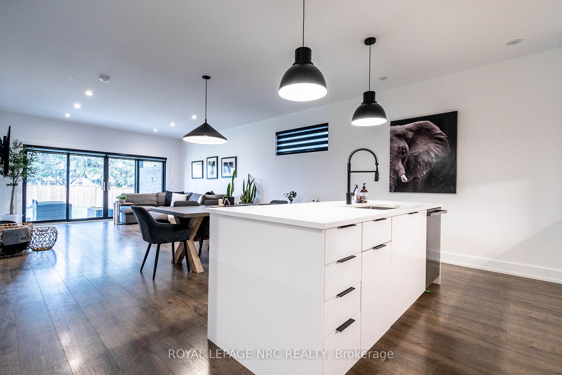 Photo 6 of 6160 Curlin Crescent, Niagara Falls, Forestview — HOMEH