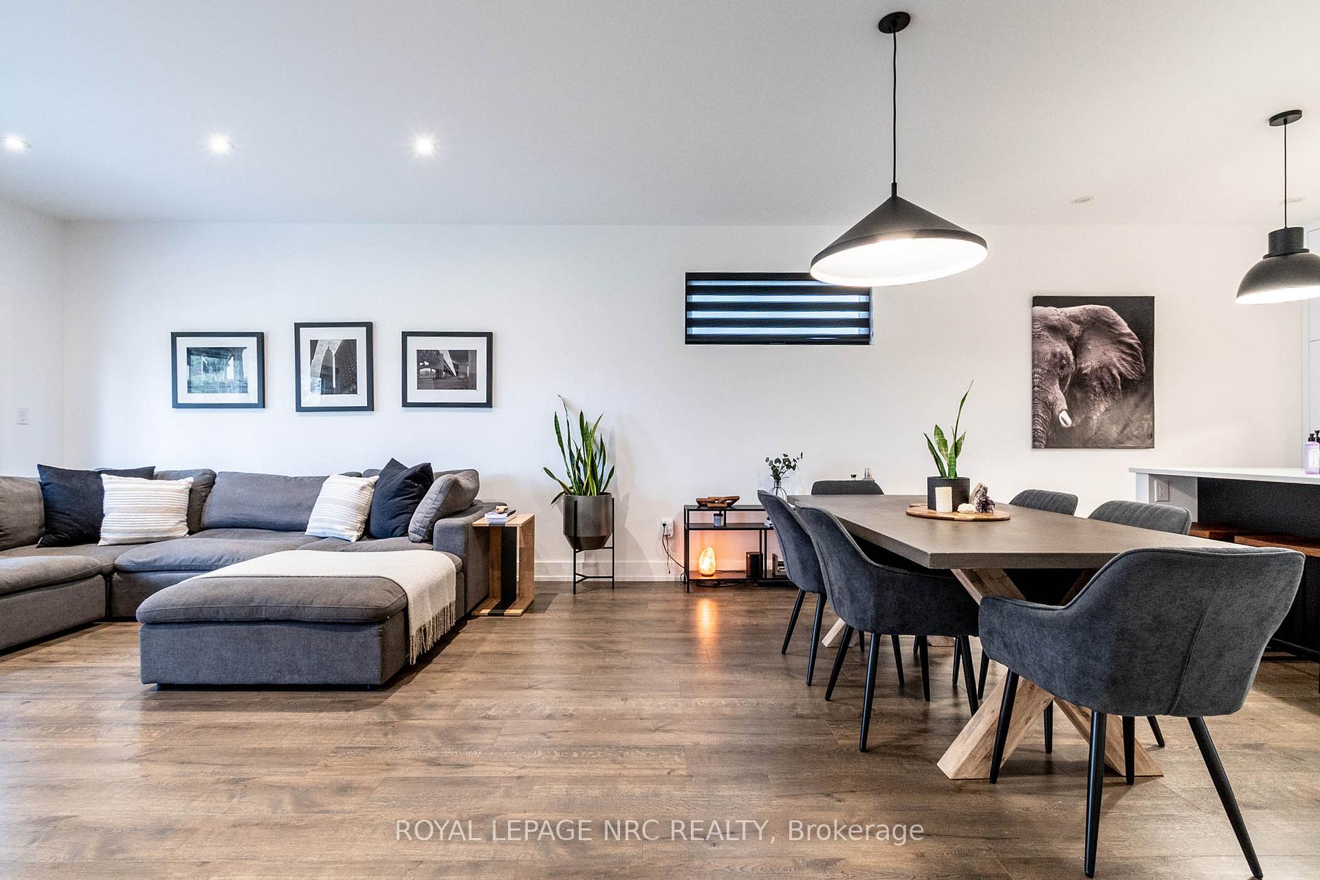 Photo 7 of 6160 Curlin Crescent, Niagara Falls, Forestview — HOMEH