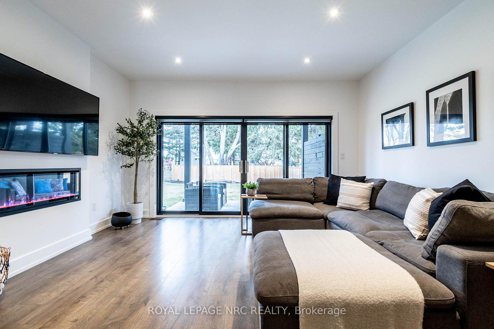 Photo 8 of 6160 Curlin Crescent, Niagara Falls, Forestview — HOMEH