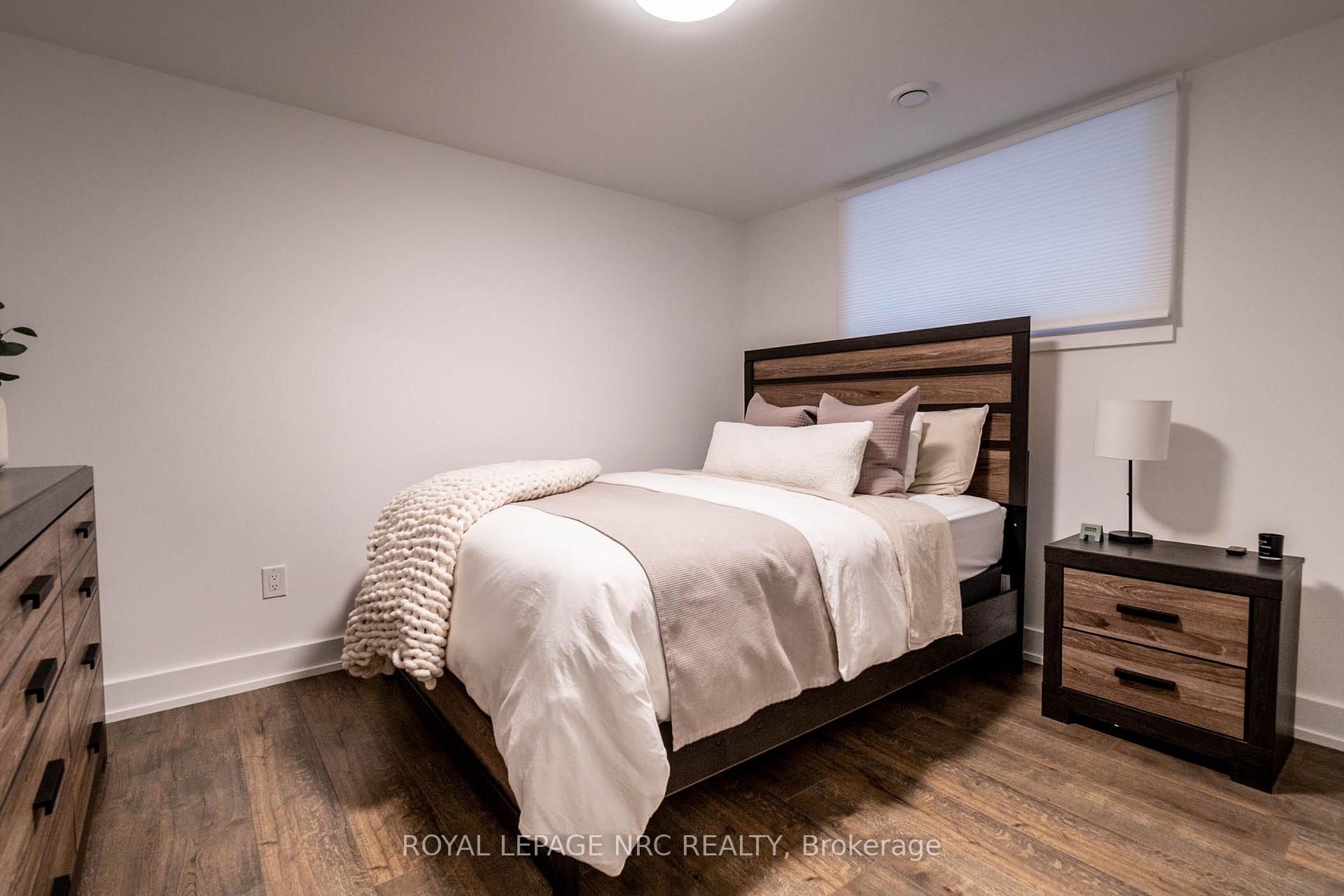 Photo 14 of 6160 Curlin Crescent, Niagara Falls, Forestview — HOMEH