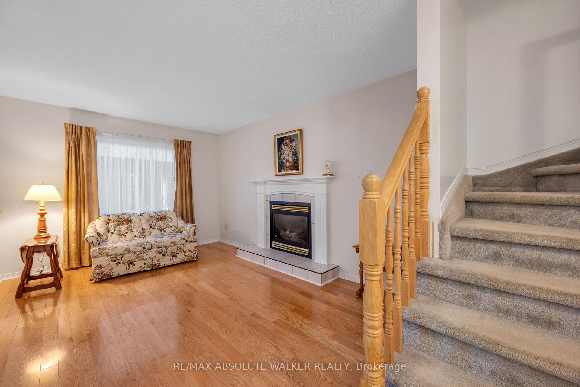 Photo 2 of 2178 Saturn Crescent, Ottawa, Fallingbrook/Gardenway South — HOMEH