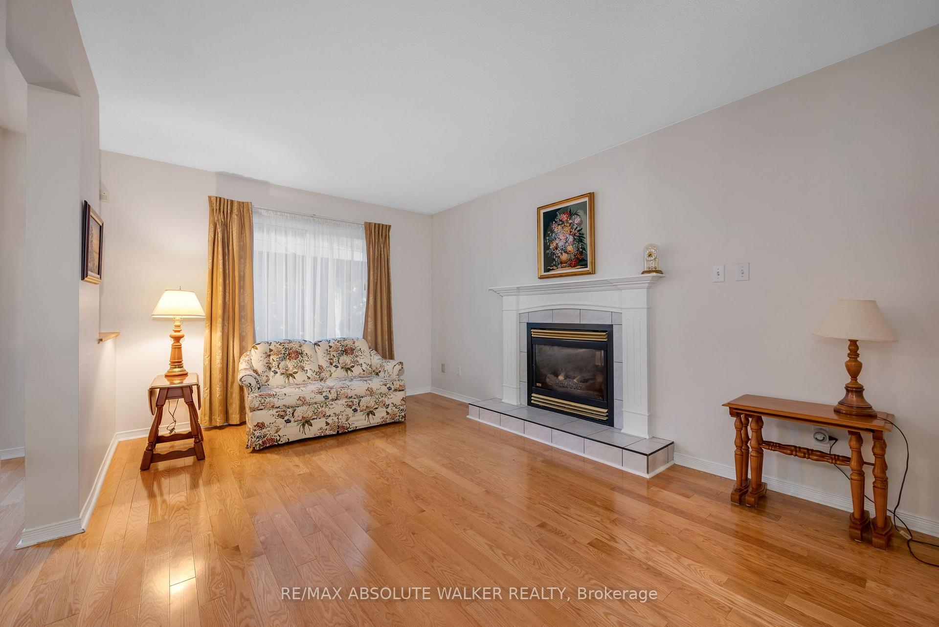 Photo 4 of 2178 Saturn Crescent, Ottawa, Fallingbrook/Gardenway South — HOMEH
