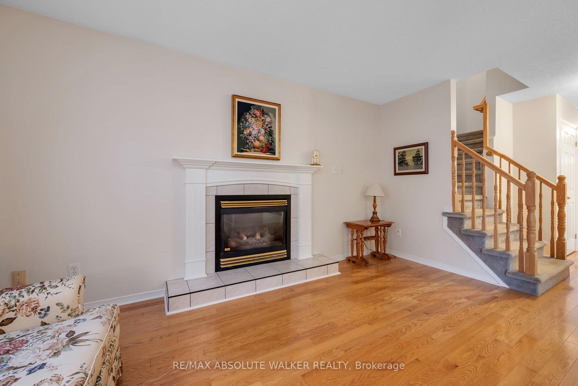 Photo 5 of 2178 Saturn Crescent, Ottawa, Fallingbrook/Gardenway South — HOMEH