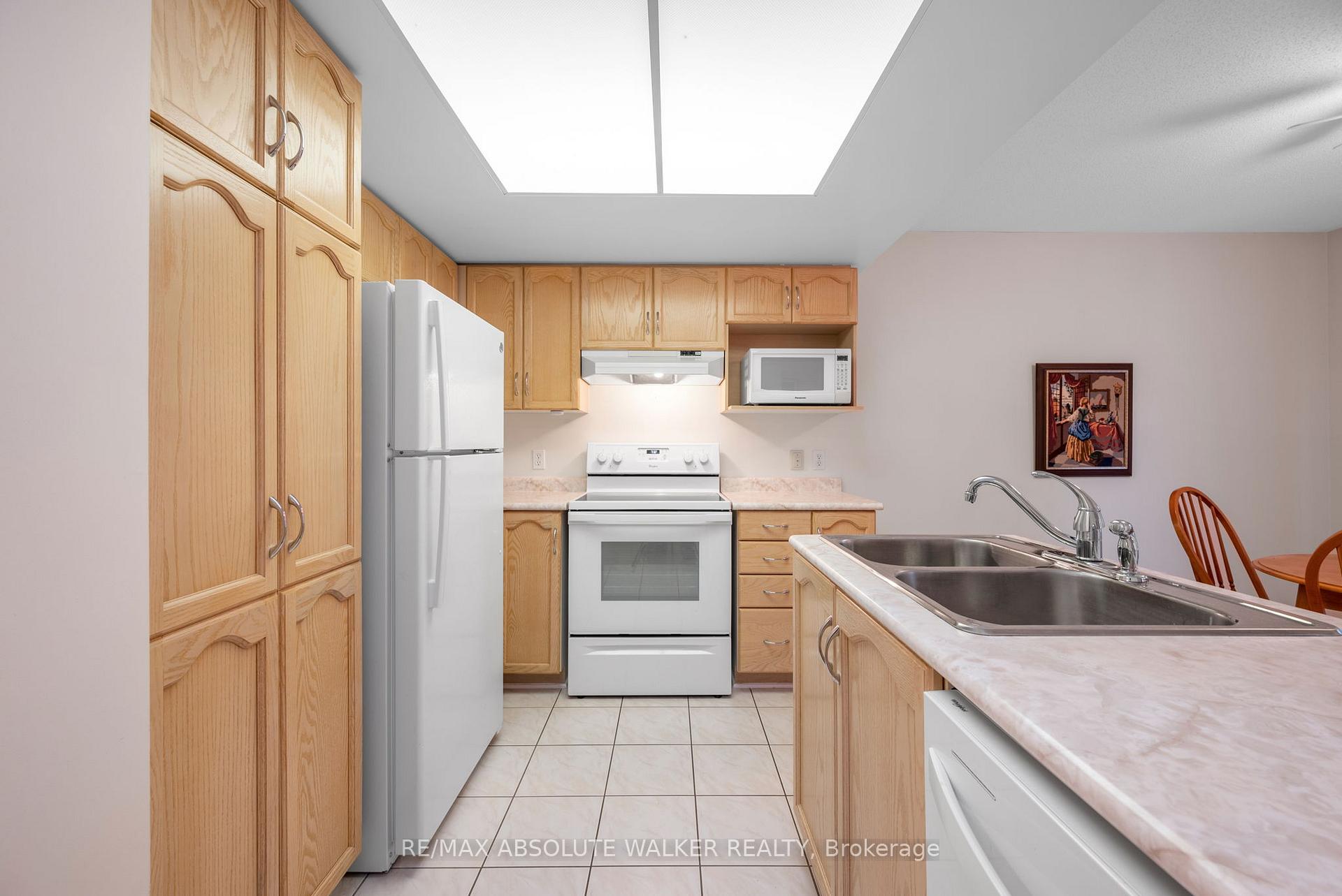 Photo 6 of 2178 Saturn Crescent, Ottawa, Fallingbrook/Gardenway South — HOMEH