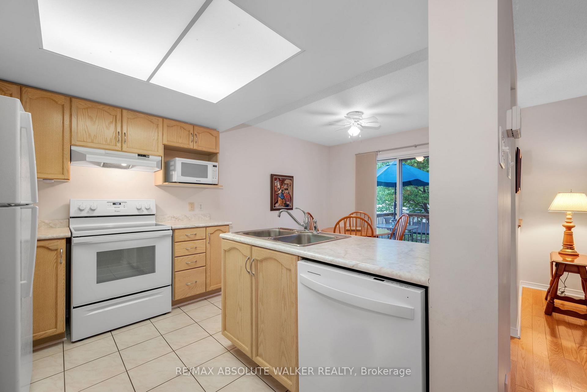 Photo 7 of 2178 Saturn Crescent, Ottawa, Fallingbrook/Gardenway South — HOMEH