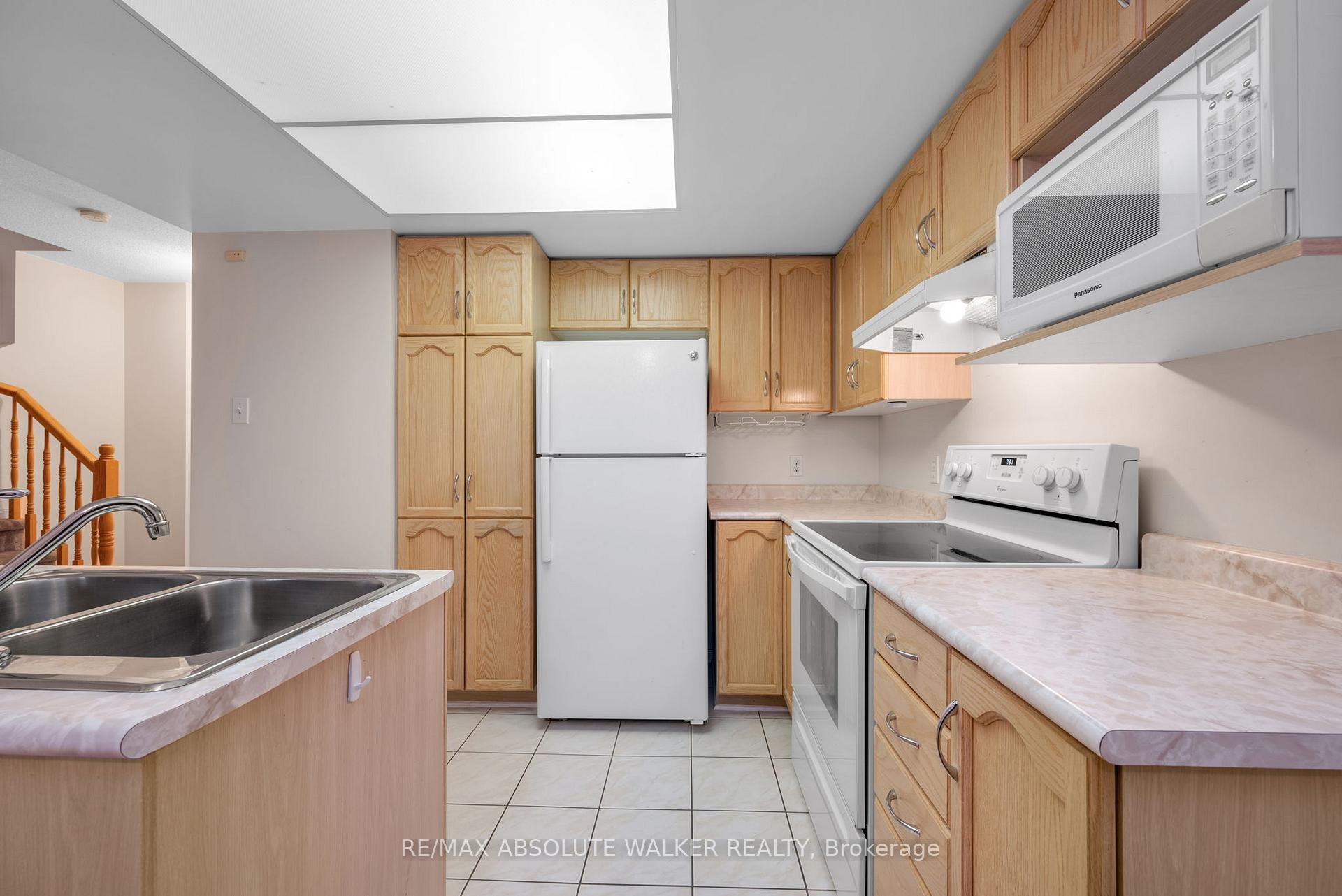 Photo 8 of 2178 Saturn Crescent, Ottawa, Fallingbrook/Gardenway South — HOMEH