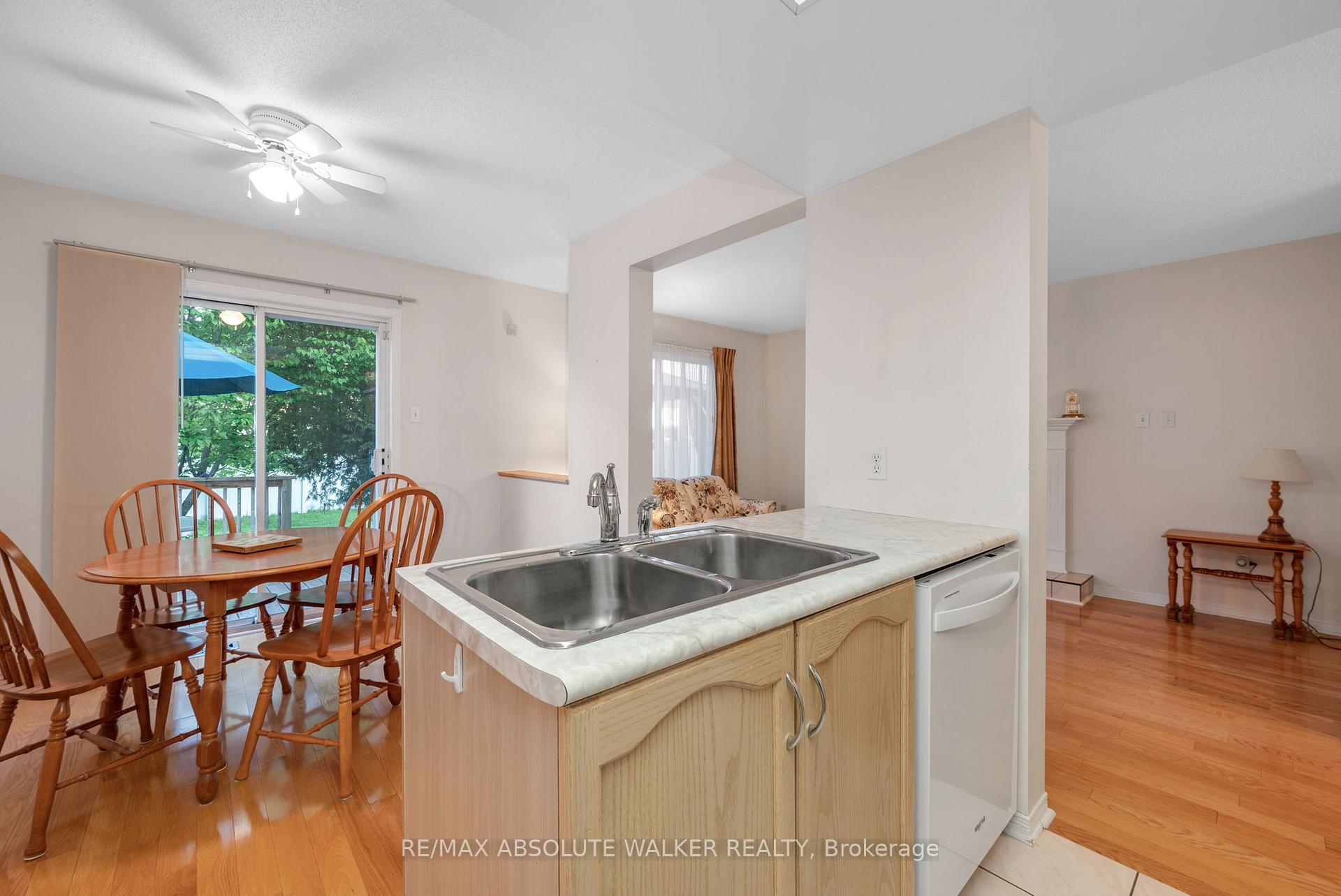 Photo 9 of 2178 Saturn Crescent, Ottawa, Fallingbrook/Gardenway South — HOMEH