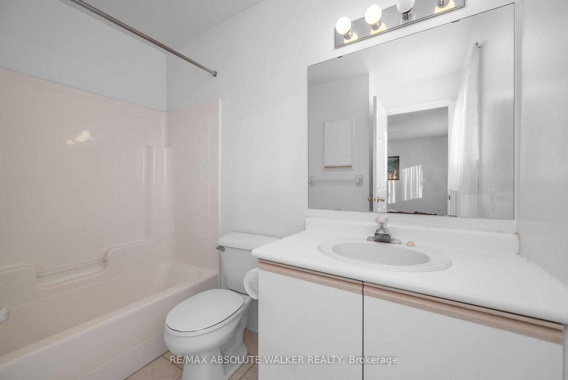 Photo 17 of 2178 Saturn Crescent, Ottawa, Fallingbrook/Gardenway South — HOMEH