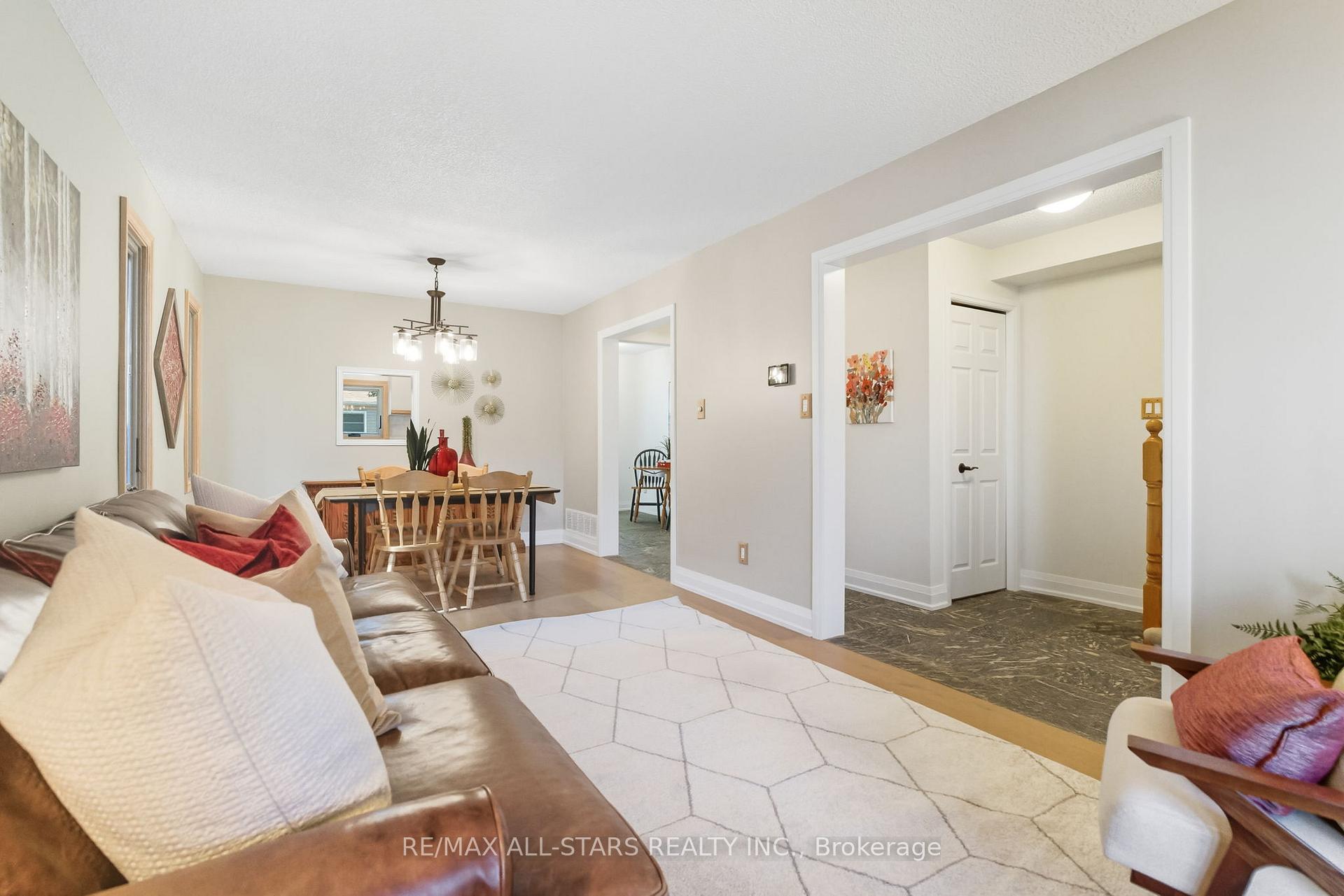 Photo 7 of 1094 Longbow Drive, Pickering, Liverpool — HOMEH