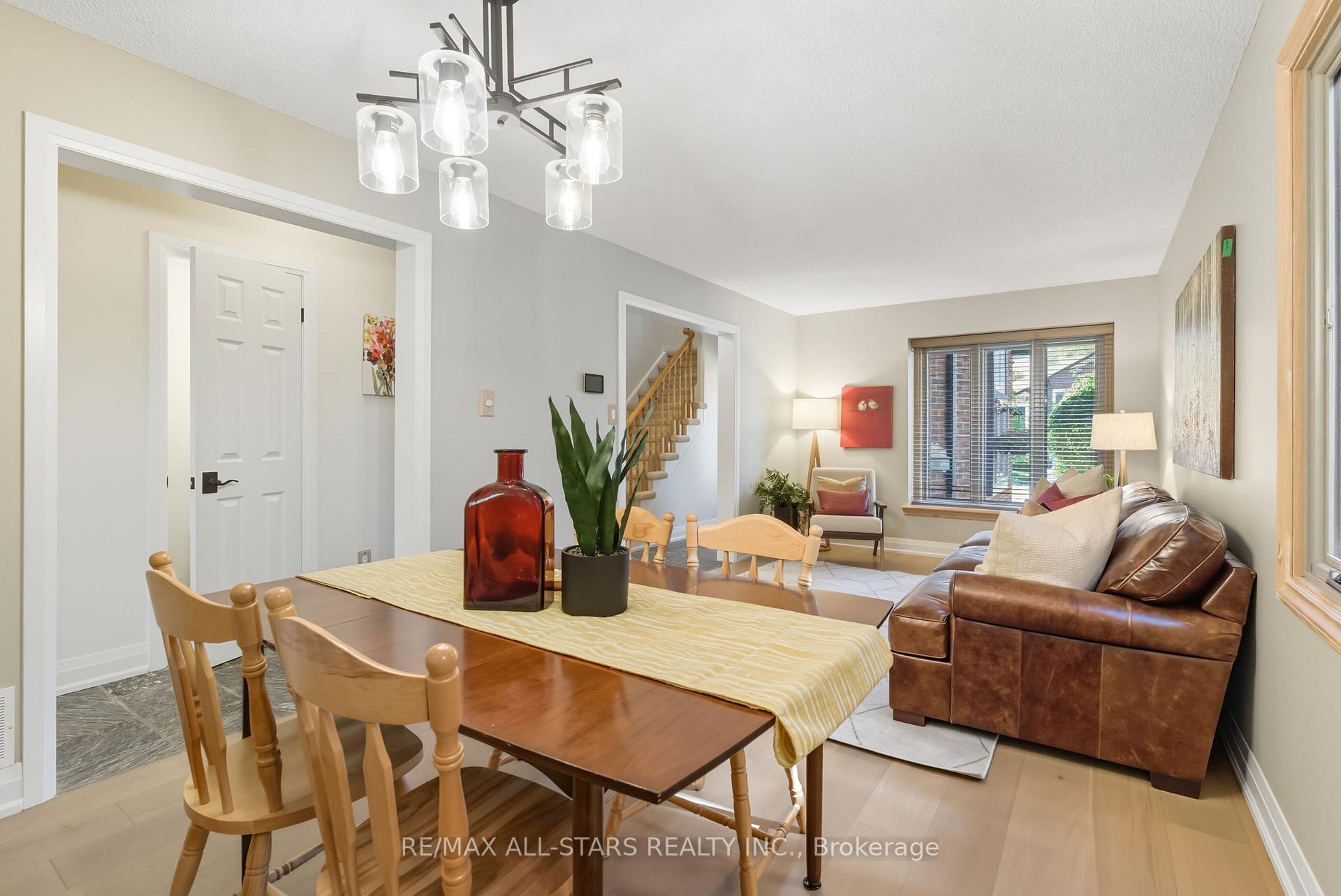 Photo 8 of 1094 Longbow Drive, Pickering, Liverpool — HOMEH