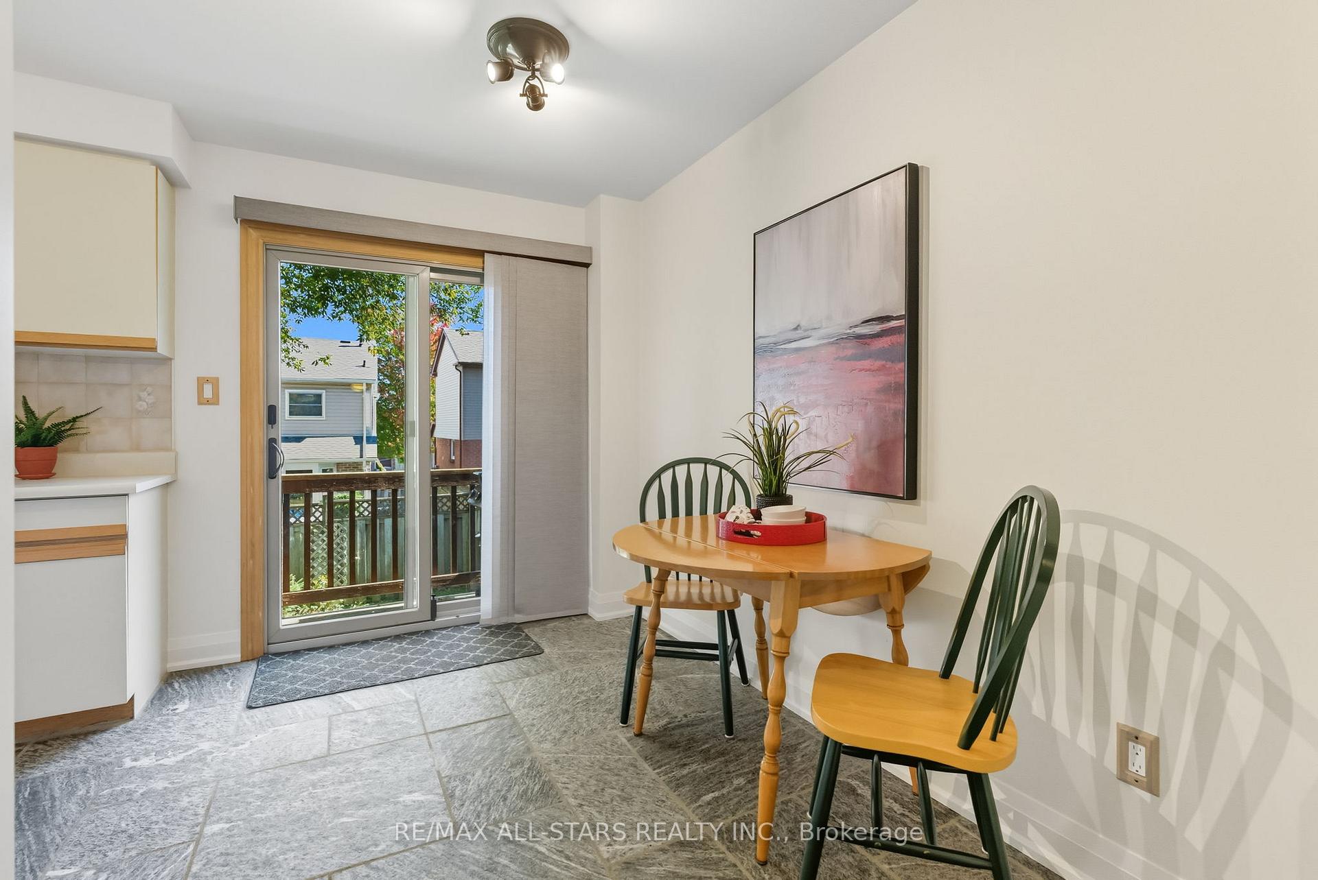 Photo 9 of 1094 Longbow Drive, Pickering, Liverpool — HOMEH