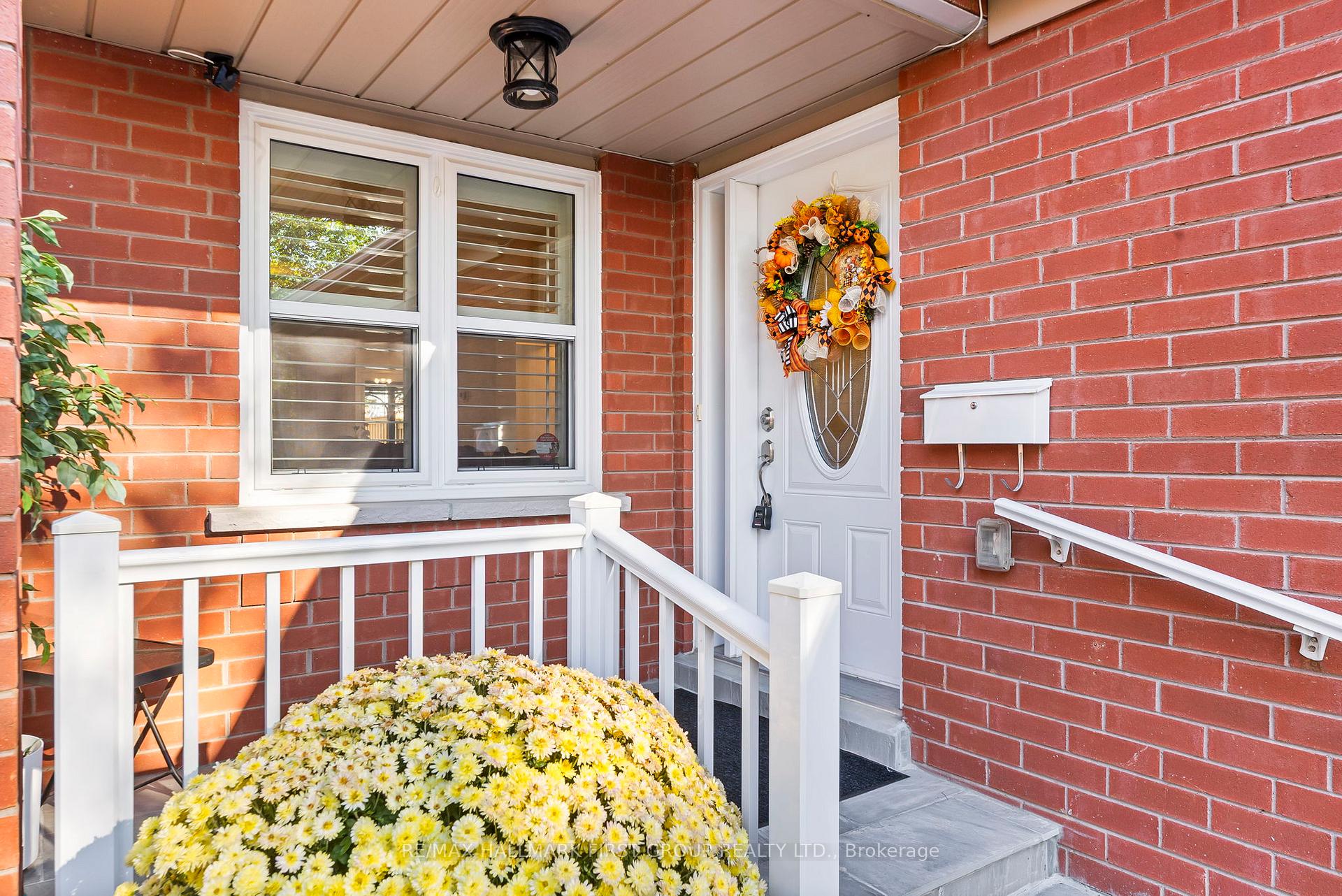 Photo 2 of 122 Thicket Crescent, Pickering, Highbush — HOMEH