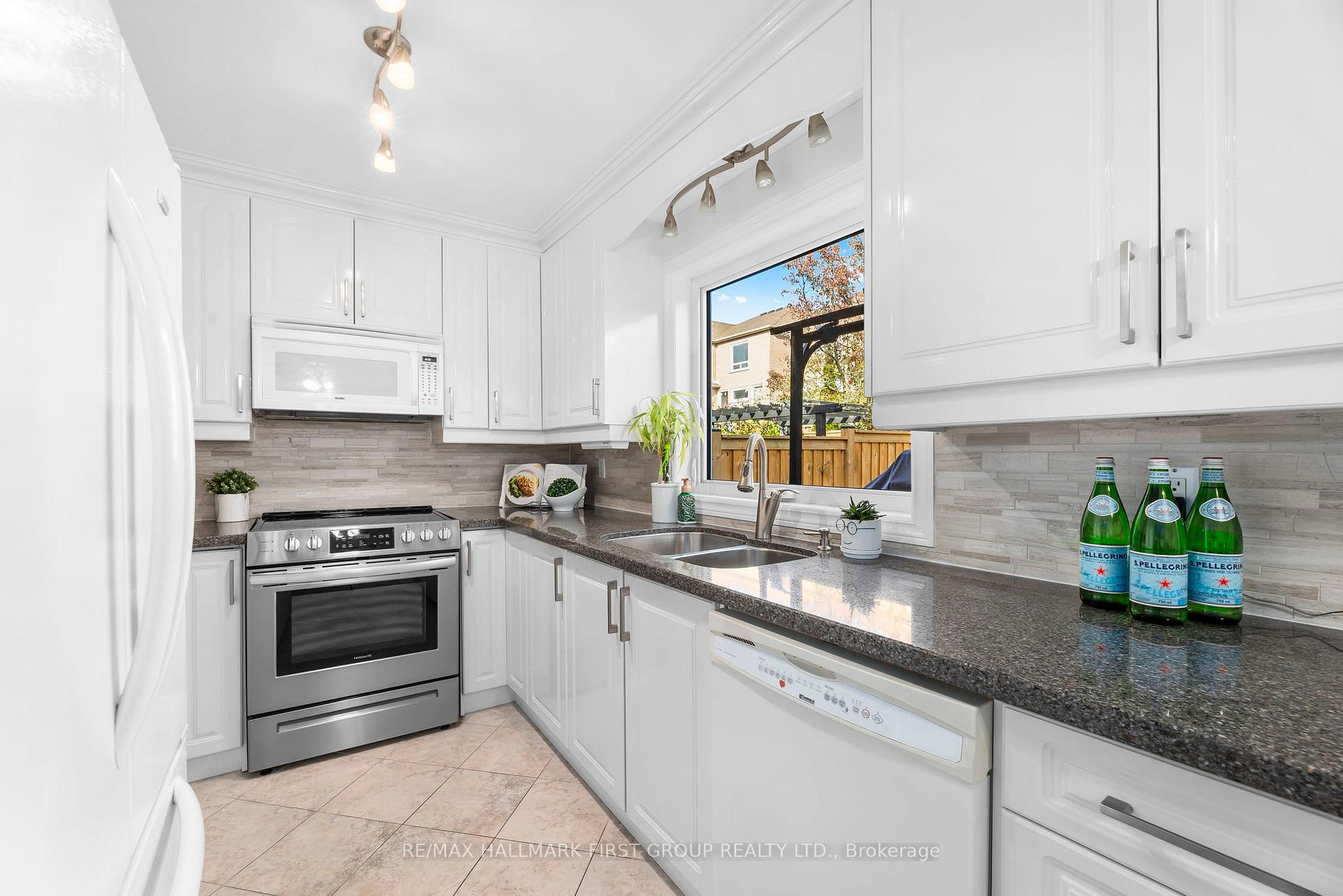 Photo 12 of 122 Thicket Crescent, Pickering, Highbush — HOMEH
