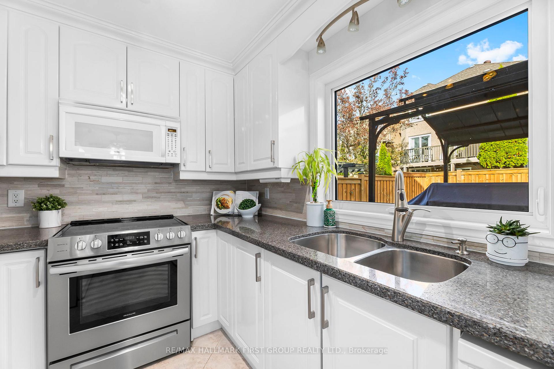 Photo 13 of 122 Thicket Crescent, Pickering, Highbush — HOMEH