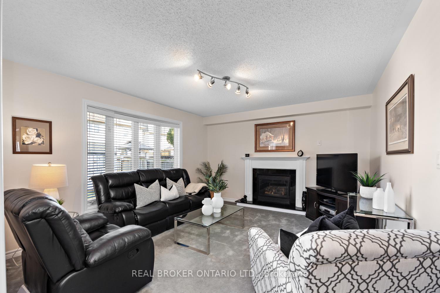 Photo 12 of 615 Oxbow Crescent, Oshawa, Eastdale — HOMEH