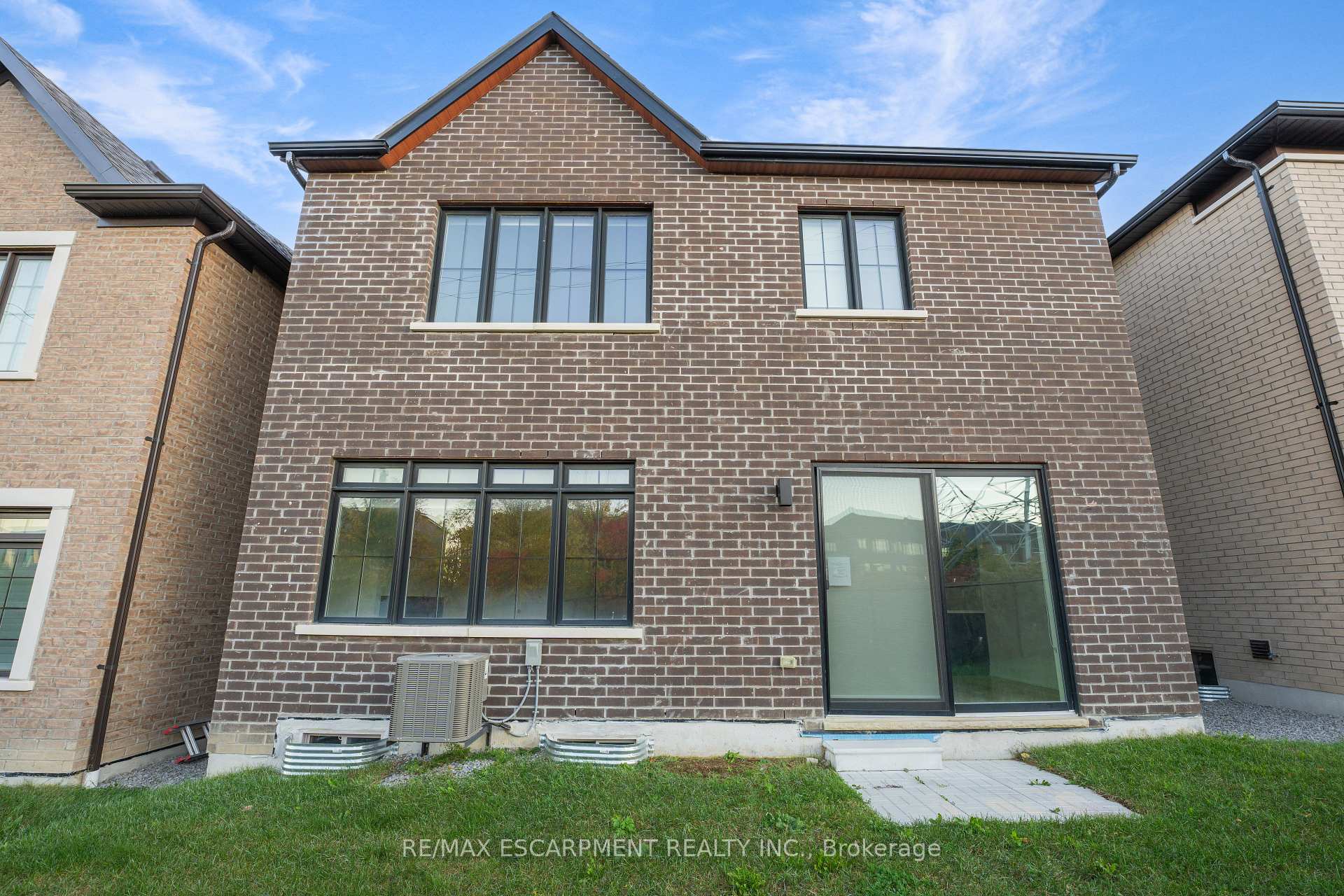 Photo 4 of 1156 Skyridge Boulevard, Pickering, Rural Pickering — HOMEH