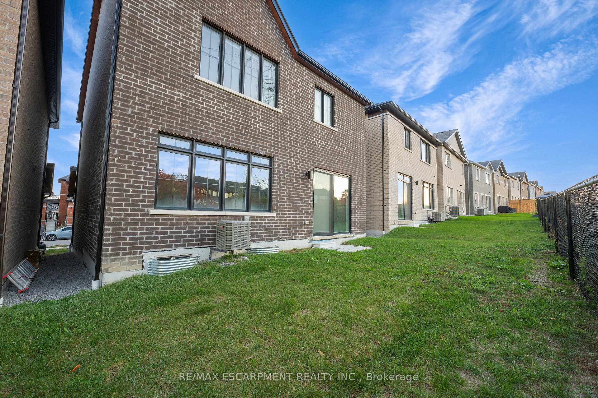 Photo 5 of 1156 Skyridge Boulevard, Pickering, Rural Pickering — HOMEH