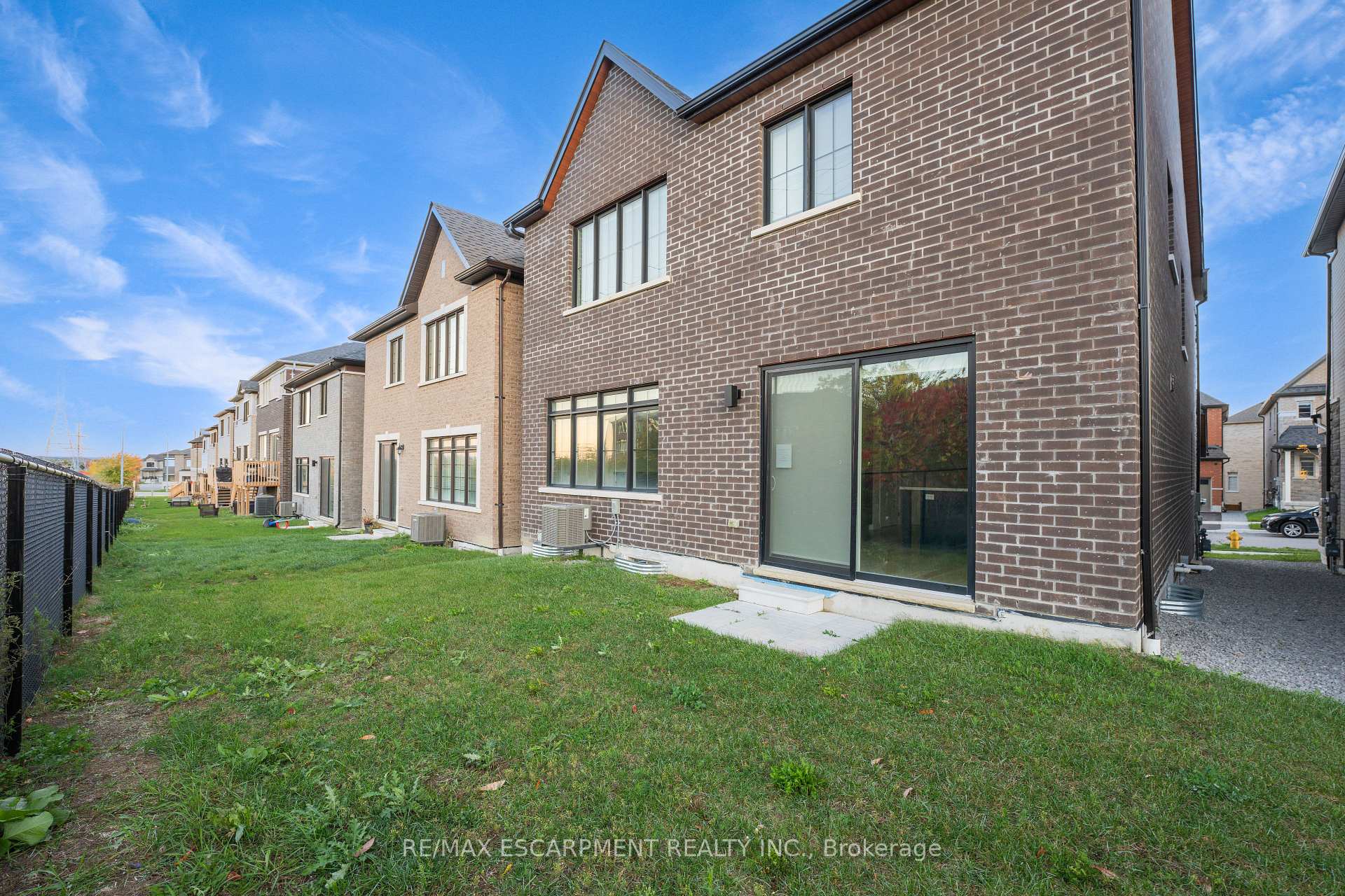 Photo 6 of 1156 Skyridge Boulevard, Pickering, Rural Pickering — HOMEH