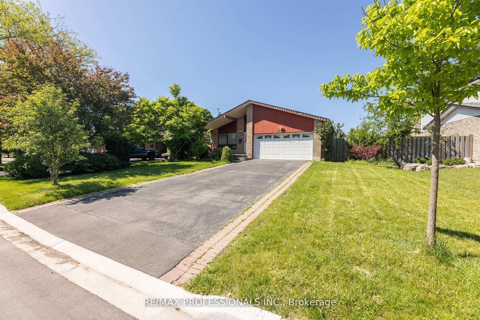Front of Unit (Lower), 468 Gowland Crescent