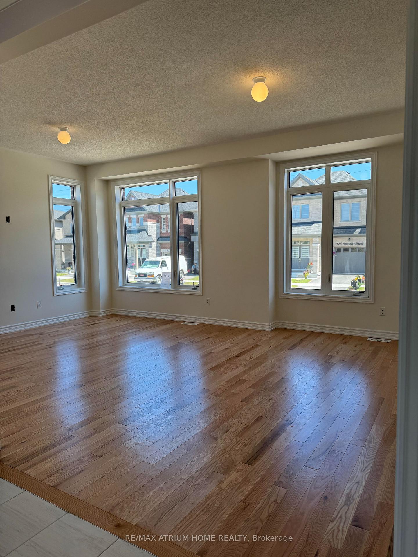 Photo 5 of 1124 Cameo Street, Pickering, Rural Pickering — HOMEH