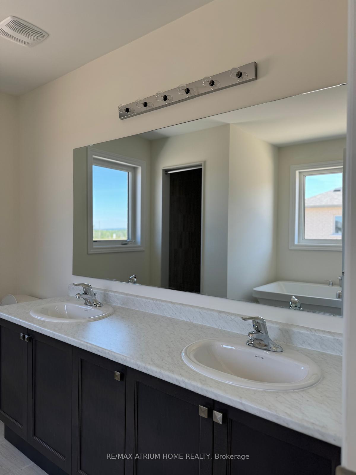 Photo 19 of 1124 Cameo Street, Pickering, Rural Pickering — HOMEH