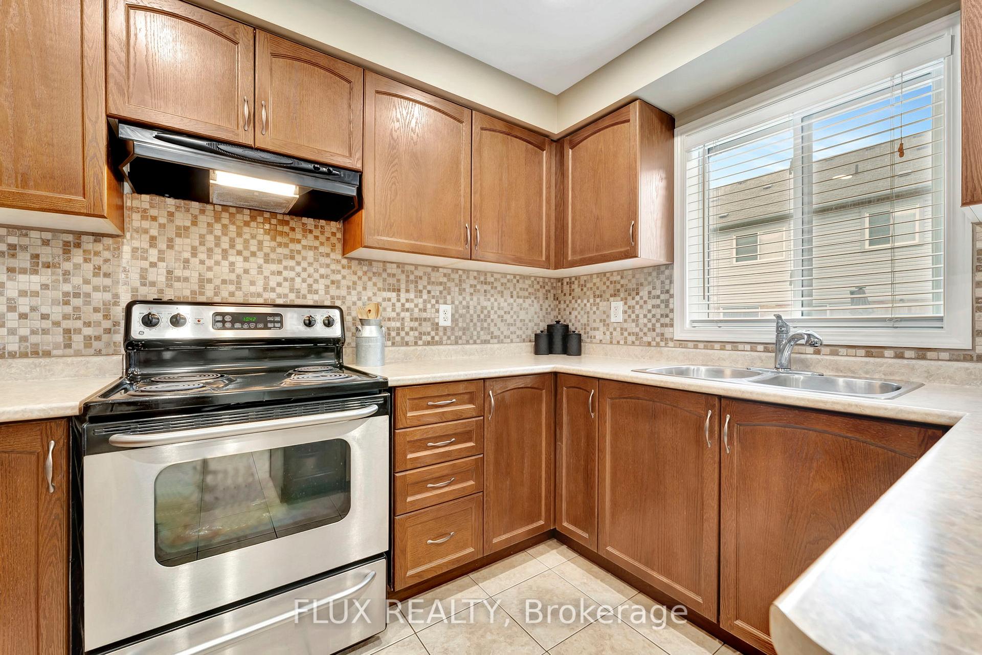 Photo 12 of 399 Hobbs Crescent, Milton, Clarke — HOMEH