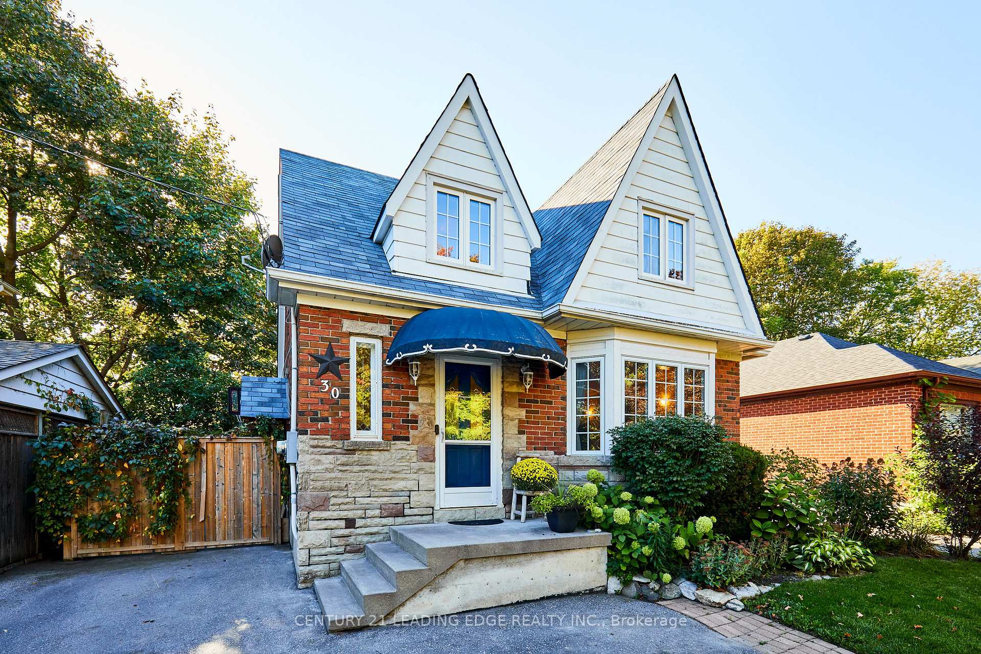 Front of 30 Cadillac Avenue N