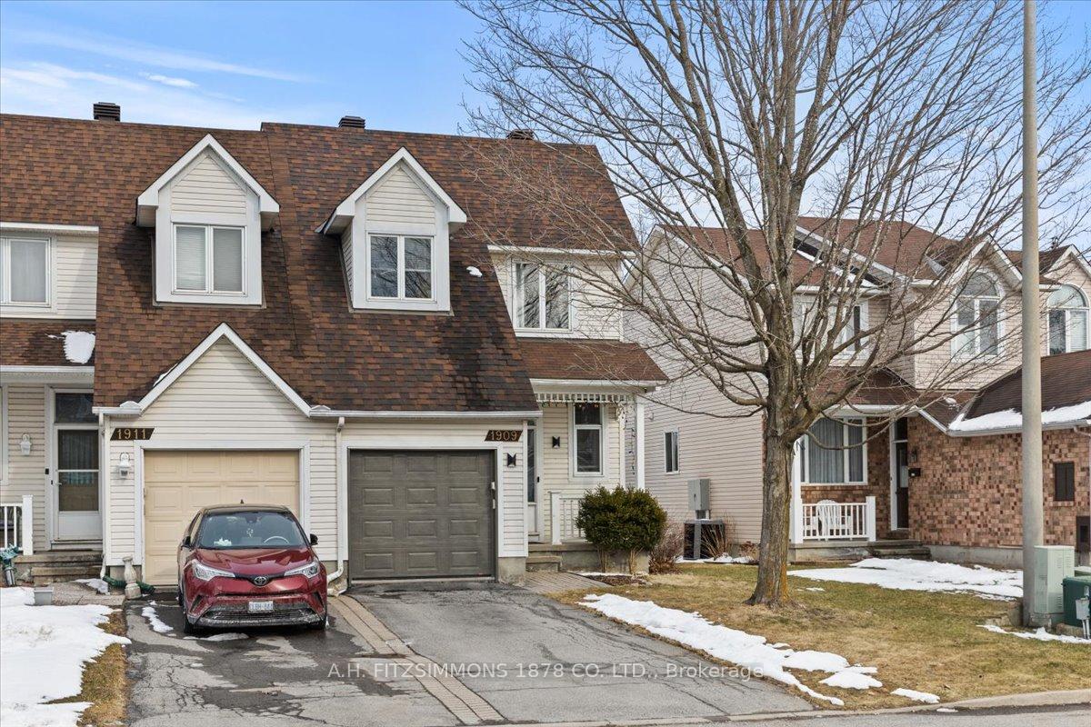Photo 2 of 1909 Hennessy Crescent, Ottawa, Fallingbrook/Gardenway South — HOMEH