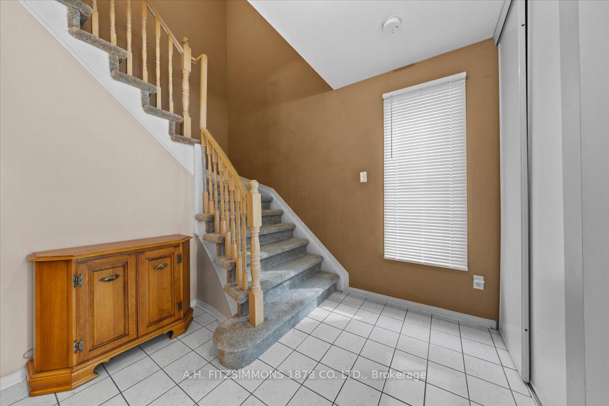 Photo 5 of 1909 Hennessy Crescent, Ottawa, Fallingbrook/Gardenway South — HOMEH