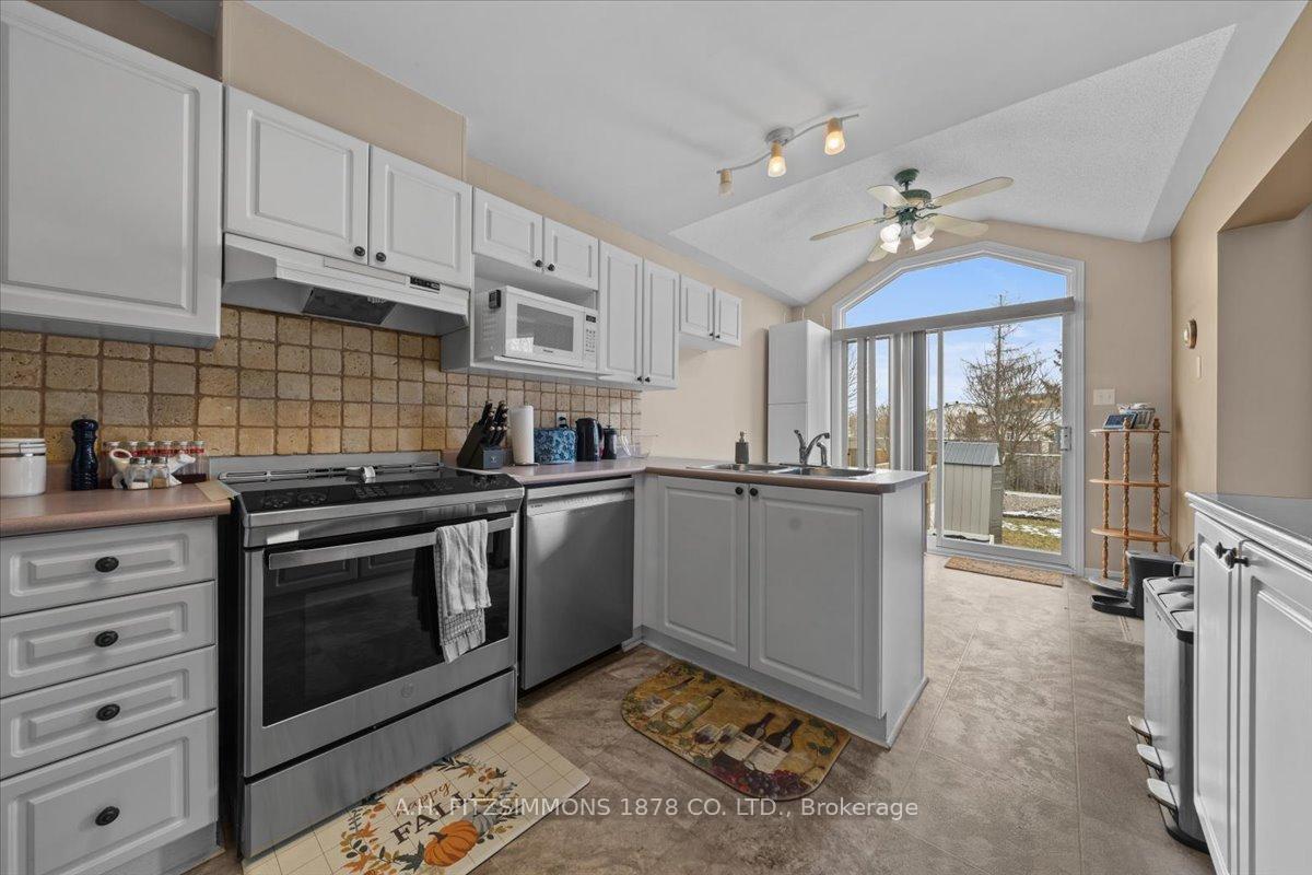 Photo 9 of 1909 Hennessy Crescent, Ottawa, Fallingbrook/Gardenway South — HOMEH