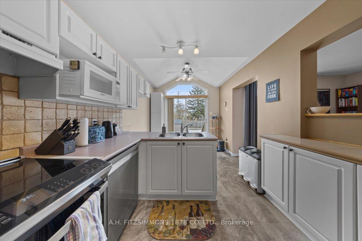 Photo 10 of 1909 Hennessy Crescent, Ottawa, Fallingbrook/Gardenway South — HOMEH