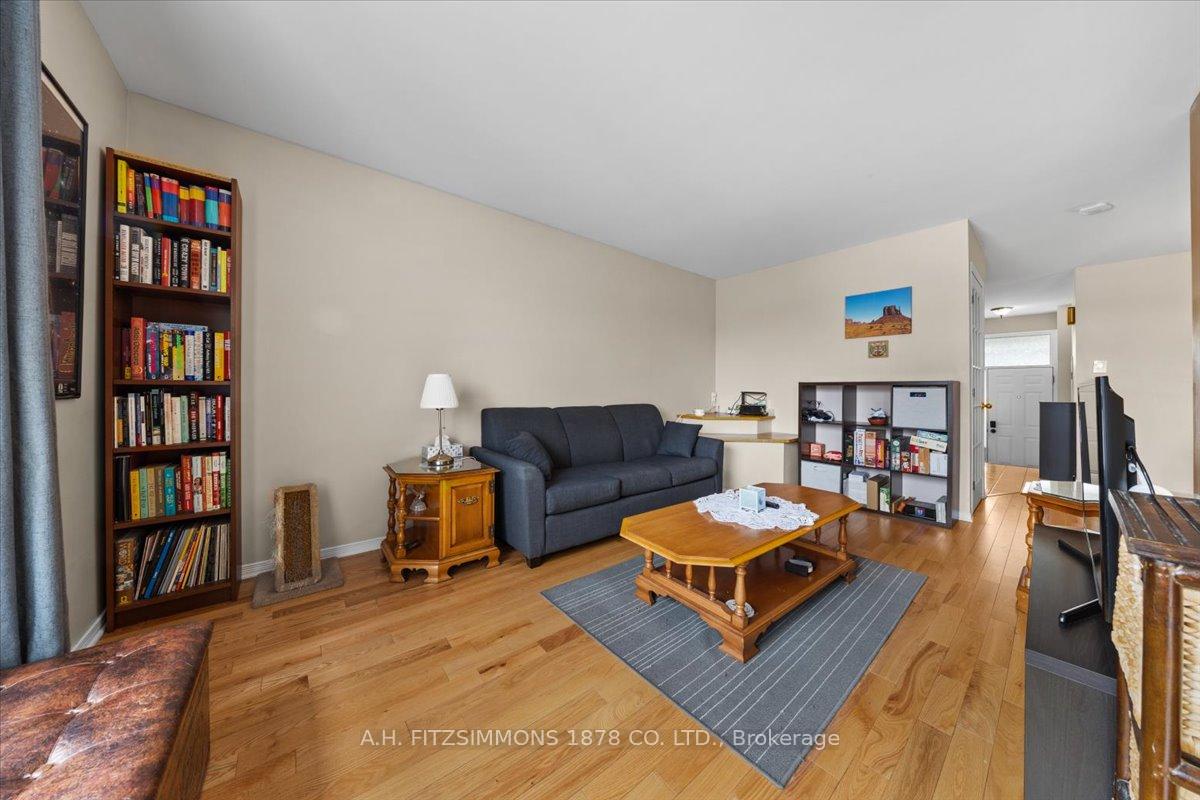 Photo 14 of 1909 Hennessy Crescent, Ottawa, Fallingbrook/Gardenway South — HOMEH