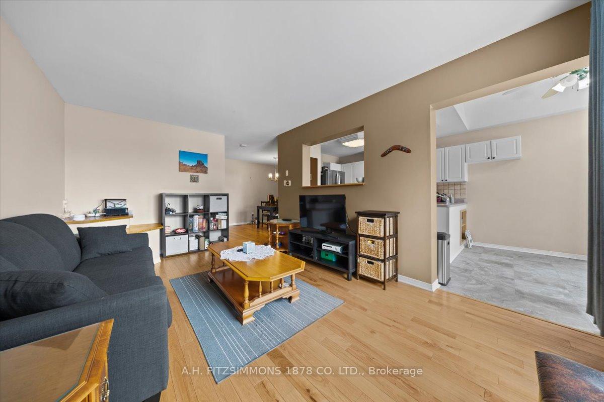Photo 15 of 1909 Hennessy Crescent, Ottawa, Fallingbrook/Gardenway South — HOMEH