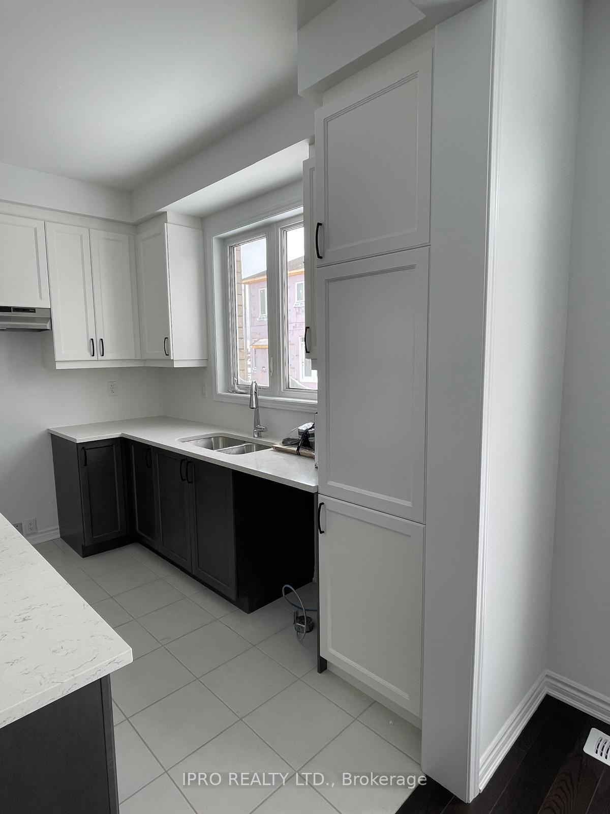 Photo 7 of 1774 Thames Circle, Milton, Bowes — HOMEH