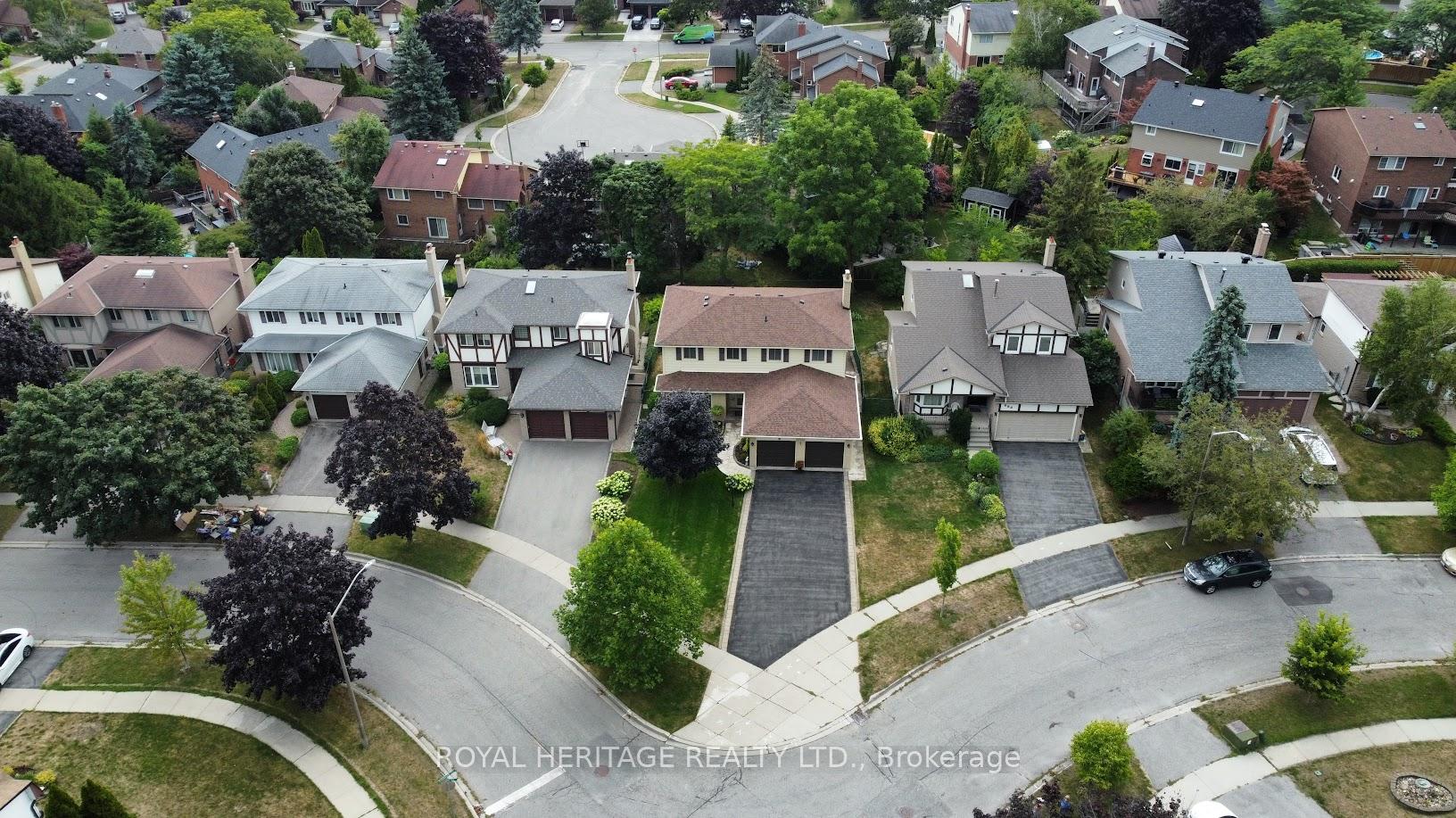 Photo 5 of 566 Creekview Circle, Pickering, West Shore — HOMEH