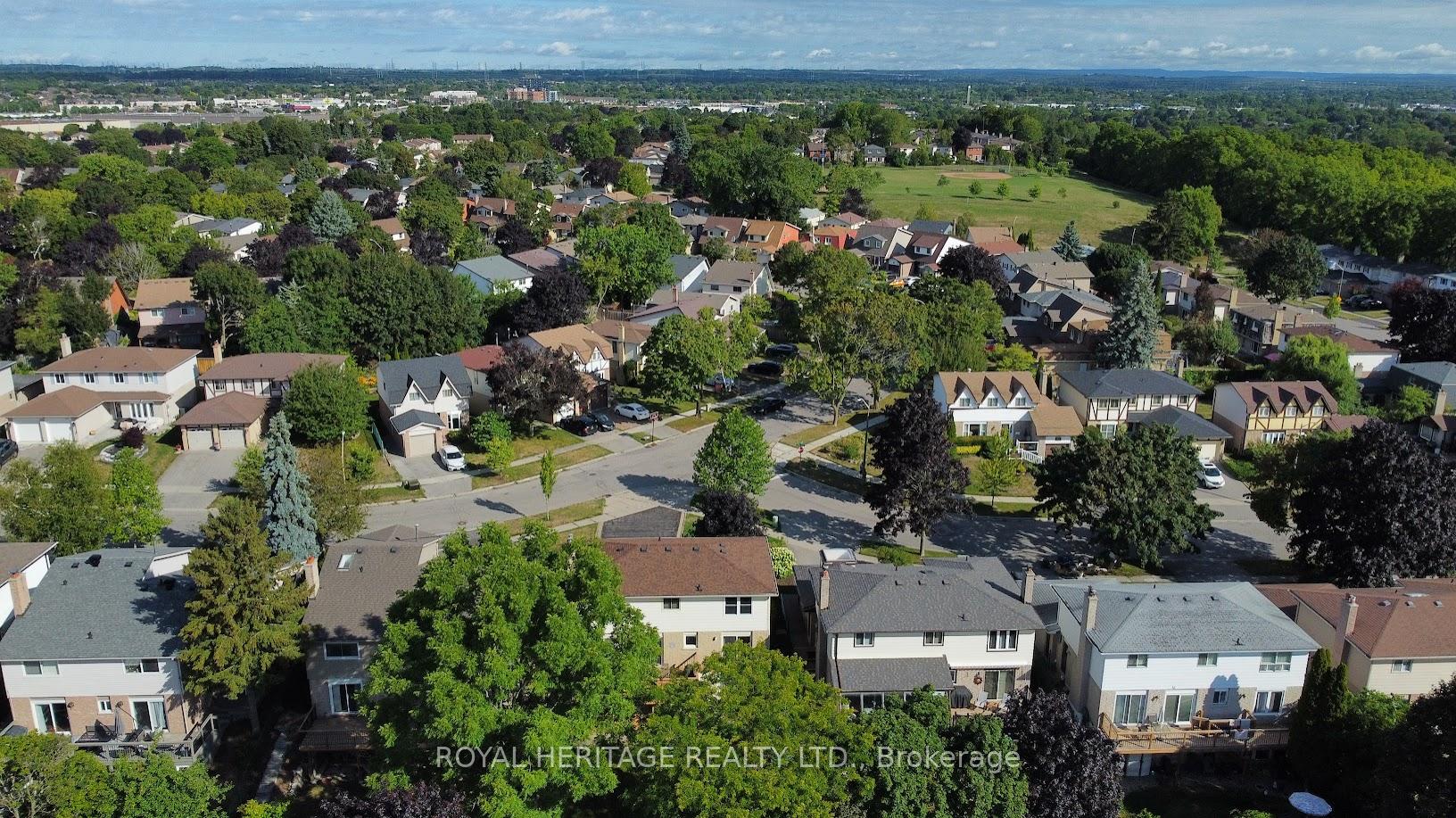 Photo 10 of 566 Creekview Circle, Pickering, West Shore — HOMEH