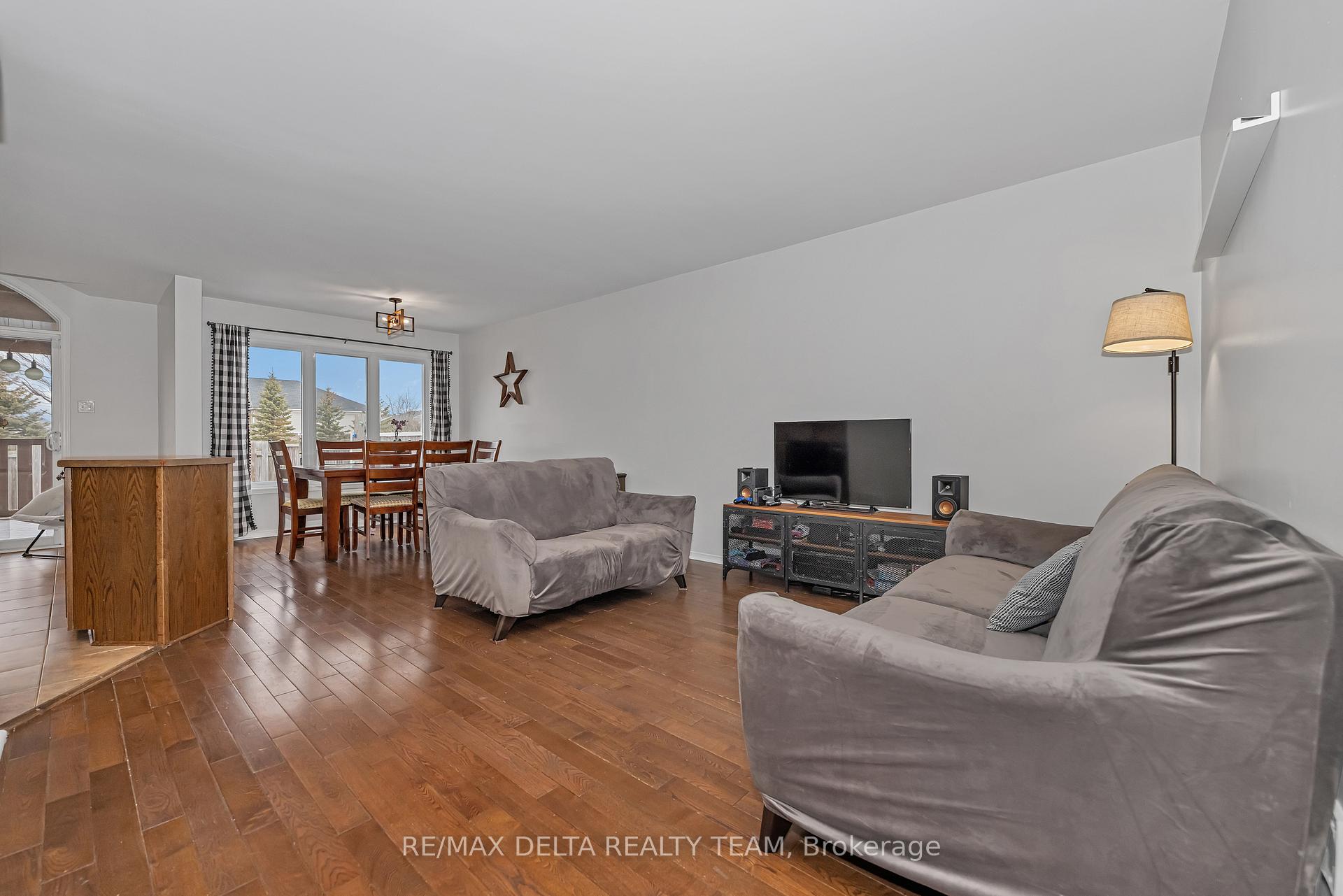 Photo 4 of 2358 Bois Vert Place, Ottawa, Avalon East — HOMEH