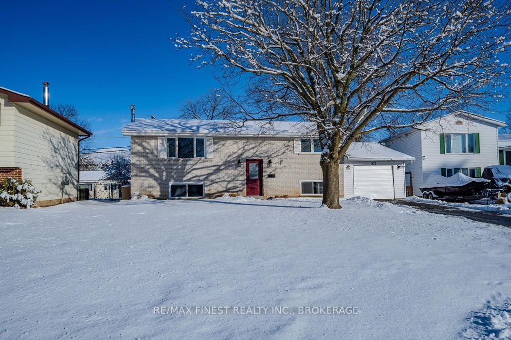Photo 1 of 576 Chesham Place, Kingston, South of Taylor-Kidd Blvd — HOMEH