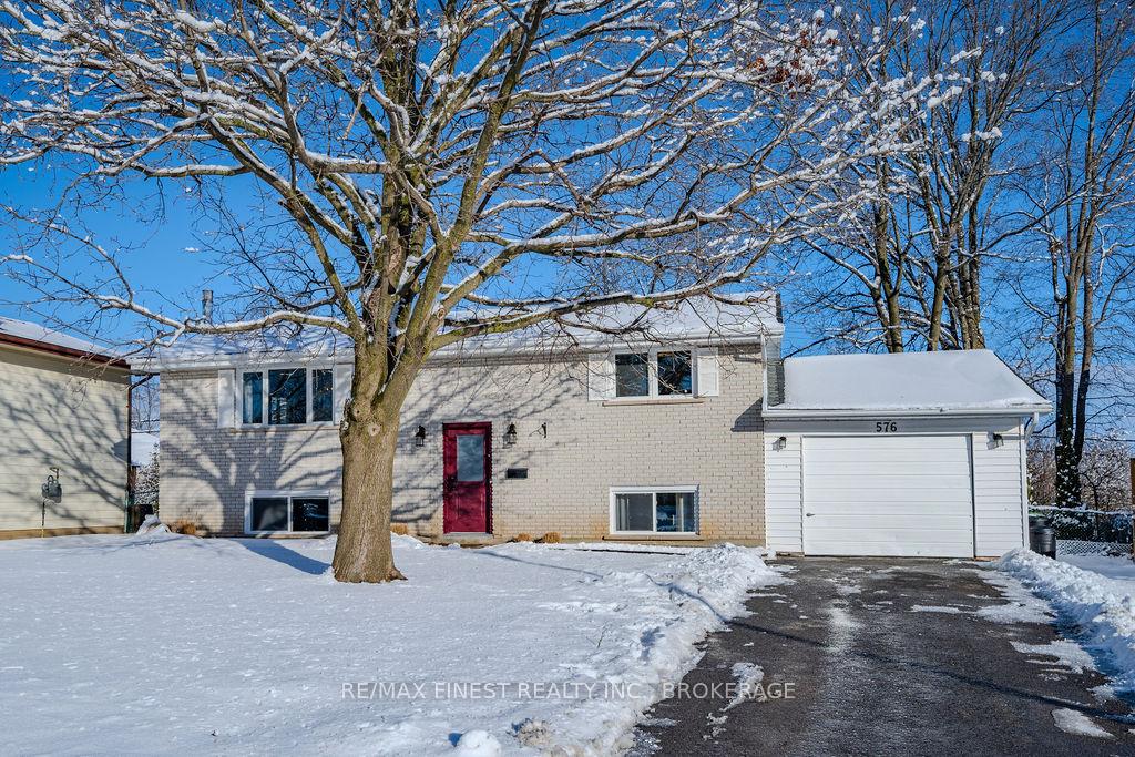 Photo 2 of 576 Chesham Place, Kingston, South of Taylor-Kidd Blvd — HOMEH