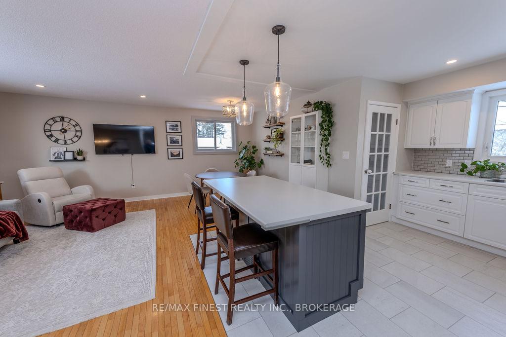 Photo 3 of 576 Chesham Place, Kingston, South of Taylor-Kidd Blvd — HOMEH