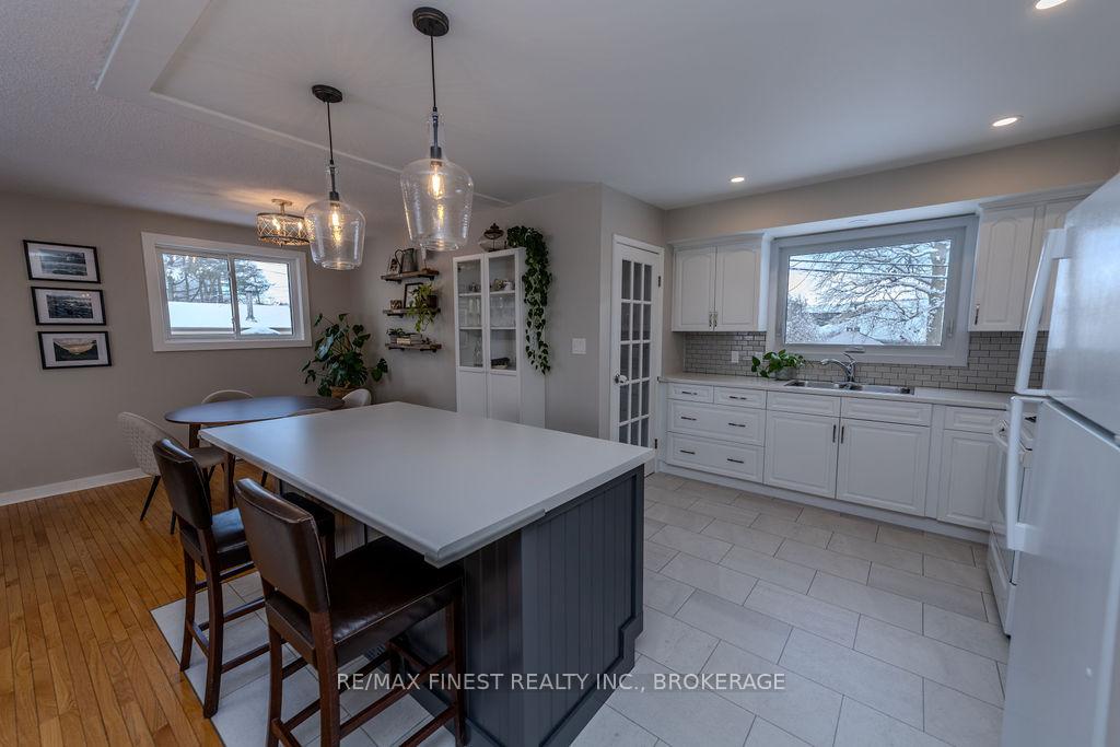 Photo 4 of 576 Chesham Place, Kingston, South of Taylor-Kidd Blvd — HOMEH