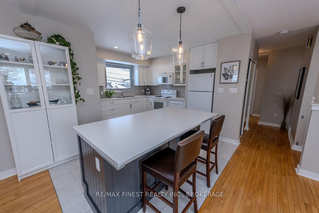 Photo 7 of 576 Chesham Place, Kingston, South of Taylor-Kidd Blvd — HOMEH