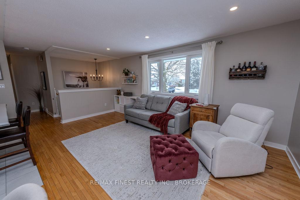 Photo 9 of 576 Chesham Place, Kingston, South of Taylor-Kidd Blvd — HOMEH