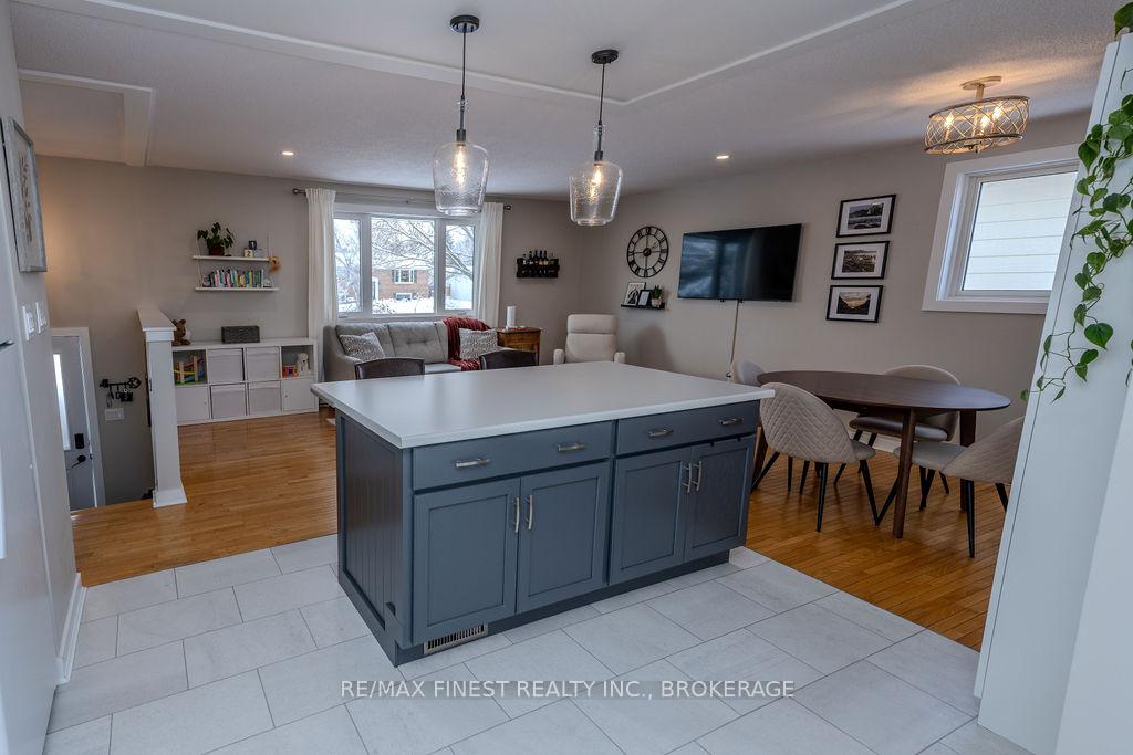 Photo 12 of 576 Chesham Place, Kingston, South of Taylor-Kidd Blvd — HOMEH