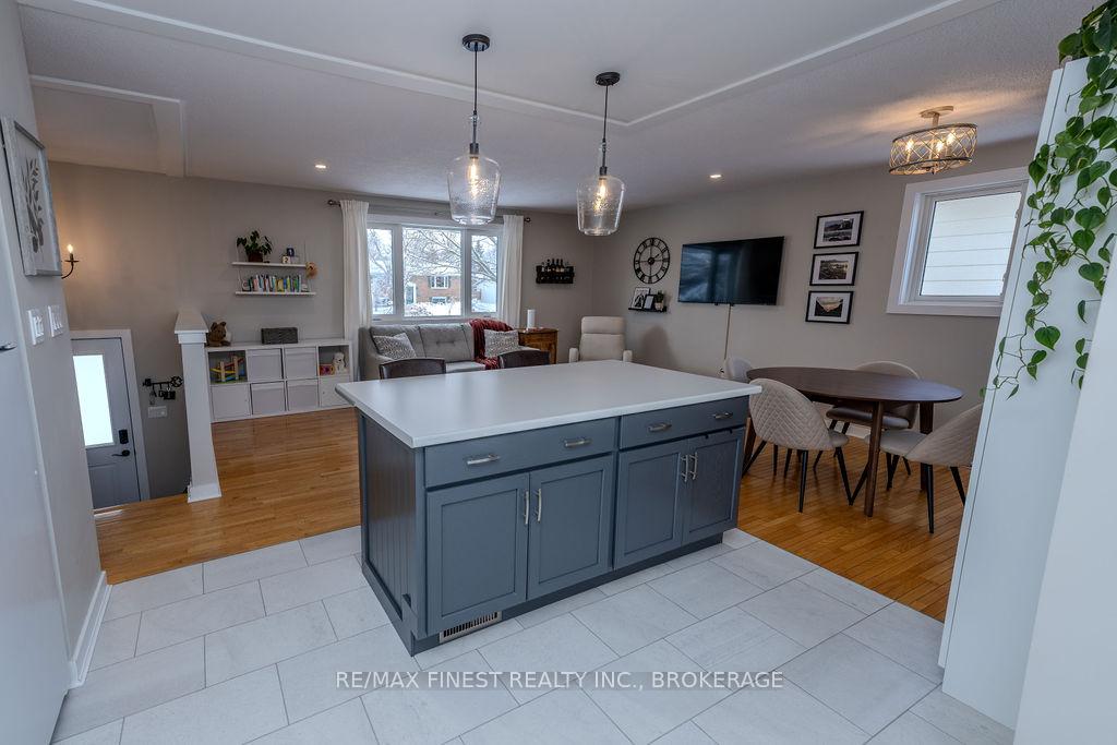 Photo 13 of 576 Chesham Place, Kingston, South of Taylor-Kidd Blvd — HOMEH