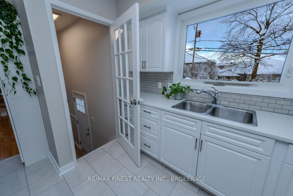 Photo 14 of 576 Chesham Place, Kingston, South of Taylor-Kidd Blvd — HOMEH