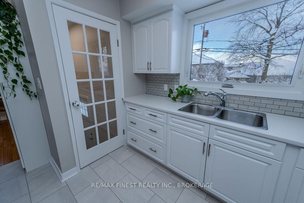 Photo 15 of 576 Chesham Place, Kingston, South of Taylor-Kidd Blvd — HOMEH
