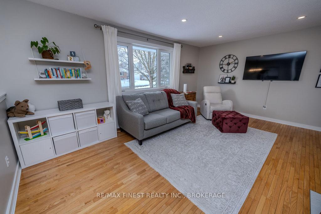 Photo 16 of 576 Chesham Place, Kingston, South of Taylor-Kidd Blvd — HOMEH